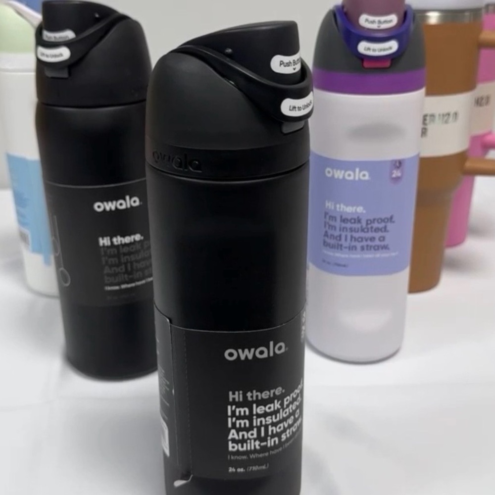 Owala Black Insulated Water Bottle (32oz)